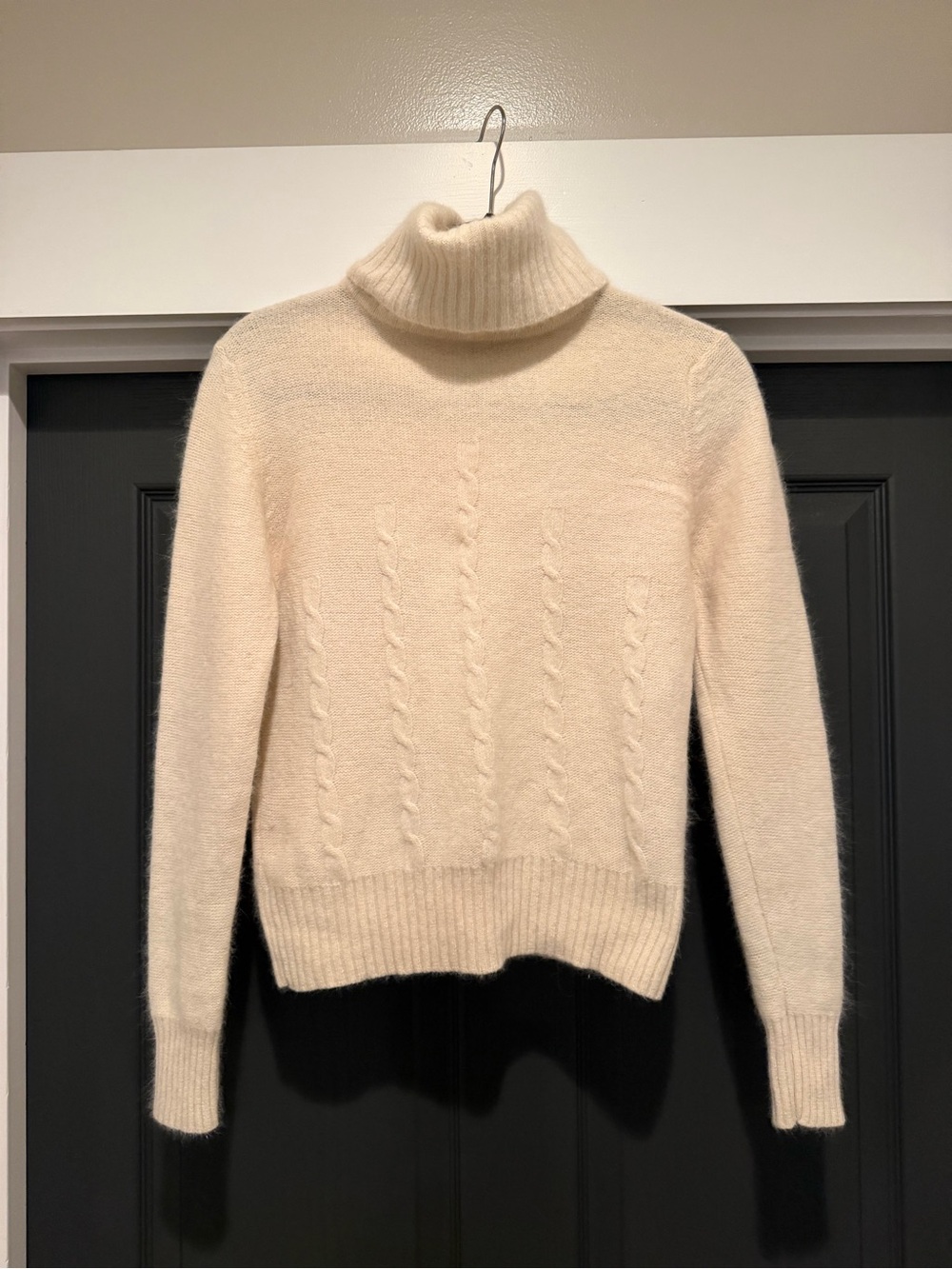 Vintage Cozy Cream Cable Knit Turtleneck Sweater - Women's